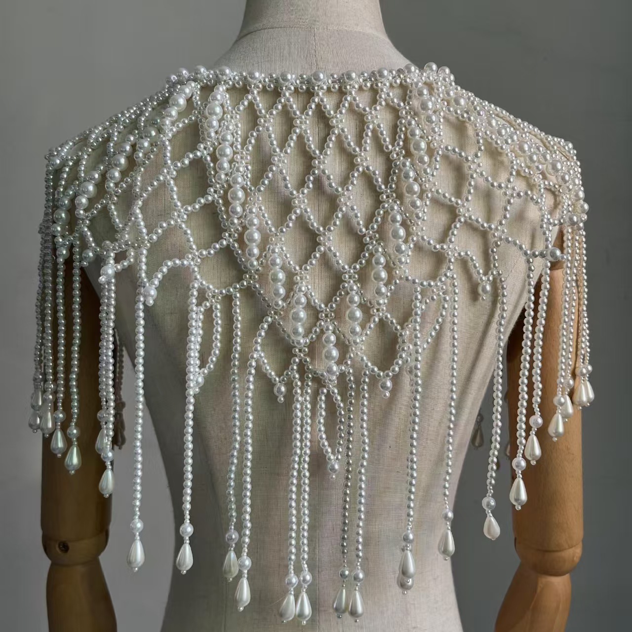 Viktorianisch inspirierte Perl – Body Jewelry Vest Bewertung und Preis